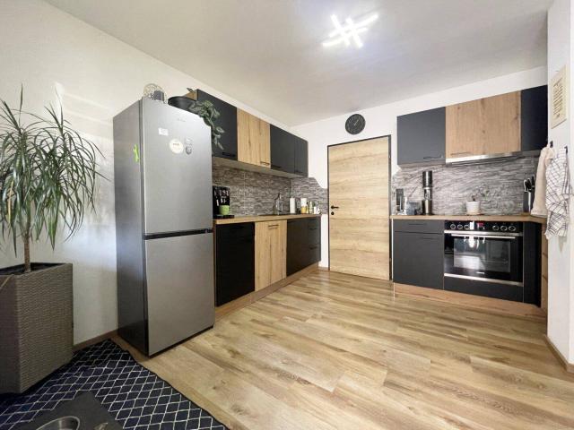 Schön hergerichtete 3 Zimmer Eigentumswohnung mit Loggia, Garage und Keller in ruhiger Wohnlage von Treffen