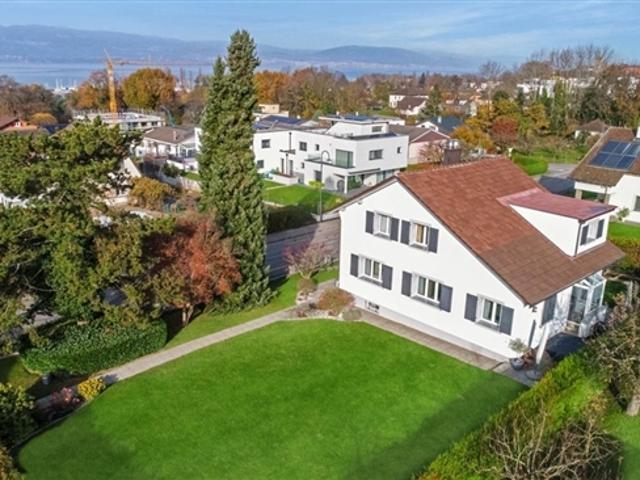 Schön renoviertes Anwesen mit grosser, bewaldeter Gartenanlage