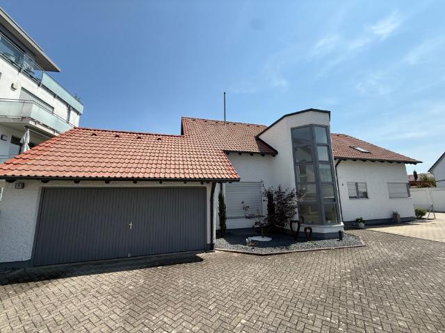 Schöne 3,5 Zi. Wohnung mit EBK, Loggia, Garage und Stellplatz in NU Burlafingen