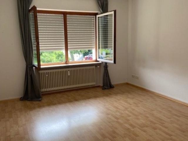 Schöne 3,5 Zimmer Wohnung mit Balkon & Einbauküche | Frankfurt Ginnheim | befristet