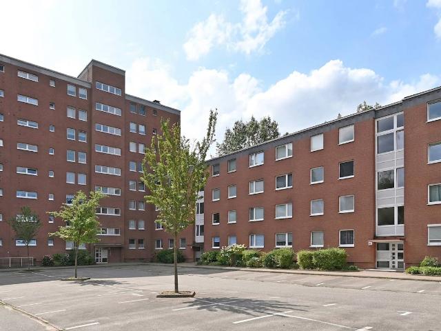 Schöne 3,5 Zimmer Wohnung mit Balkon und Stellplatz in begehrter Lage von Reinbek