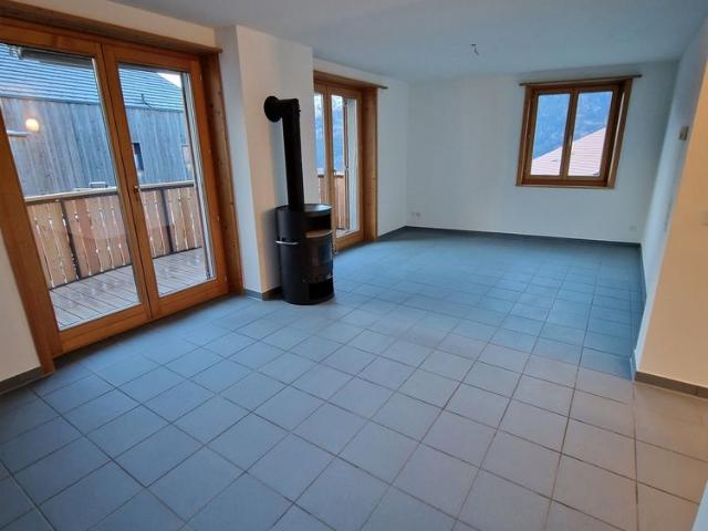 schöne 3.5 Zimmer Wohnung an sonniger Lage in Tomils zu vermieten