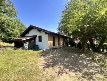 Schöne 3,5 Zimmer Wohnung in einem kleinen Haus