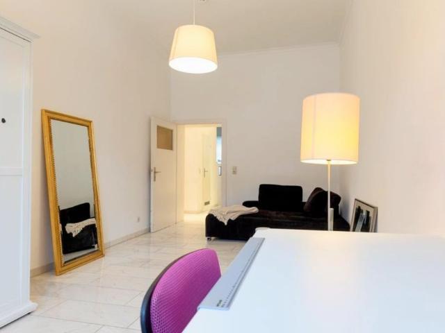 Schöne 3,5 Zimmer Altbau Wohnung mit Sonnenterrasse und Stellplatz