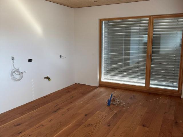 schöne 3.5 Zimmer Attikawohnung mit Sommerkühlung zu vermieten