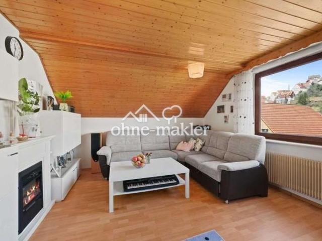 Schöne 3,5 Zimmer DG Wohnung mit Balkon