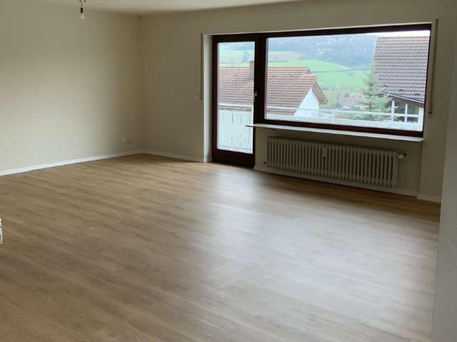 Schöne 3,5 Zimmer Erdgeschosswohnung mit Balkon in Bad Mergentheim Neunkirchen