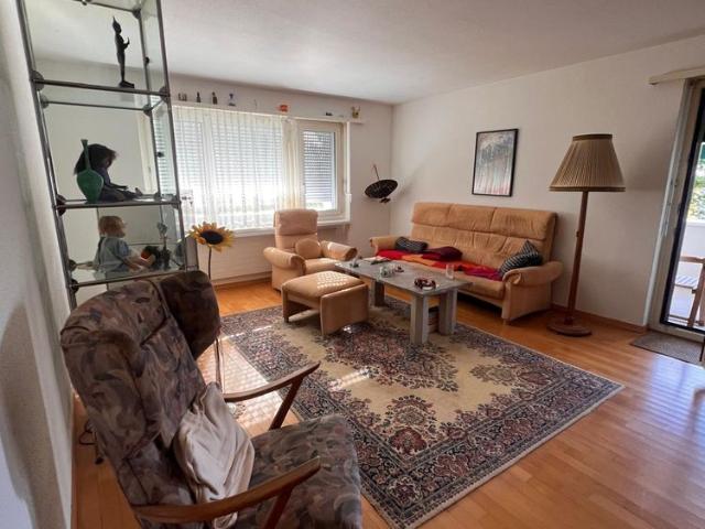 Schöne 3.5 Zimmerwohnung mit Balkon