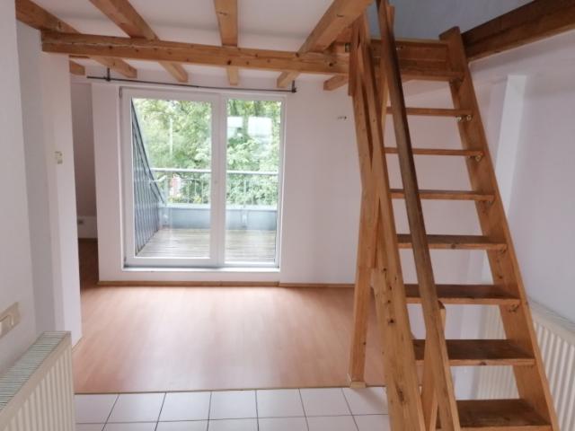 Schöne 3,5 Zimmerwohnung mit Dachterasse und großem Garten