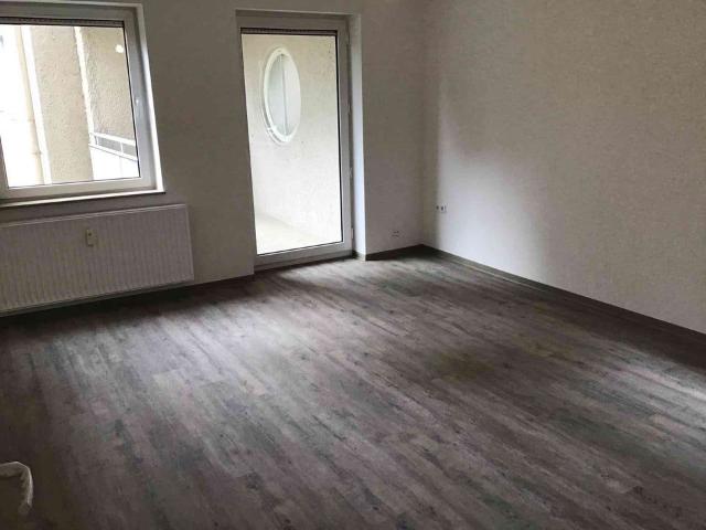 Schöne 3,00 Zimmer Wohnung mit Balkon