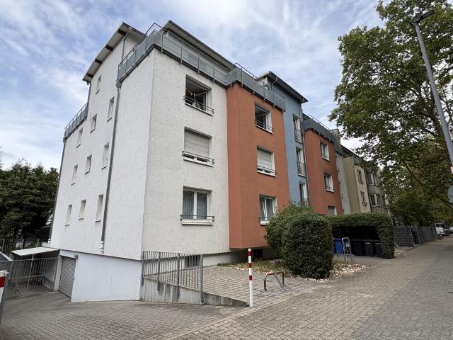 Schöne 3 ZKB Wohnung mit großem Balkon und Doppelparker Stellplatz in Ludwigshafen Süd