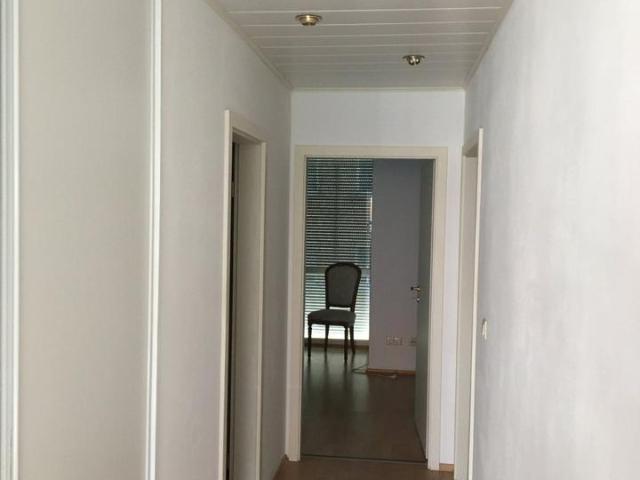 Schöne 3 Zi Whg. Balkon Abstellraum Gäste WC Bad Dusche Keller TG