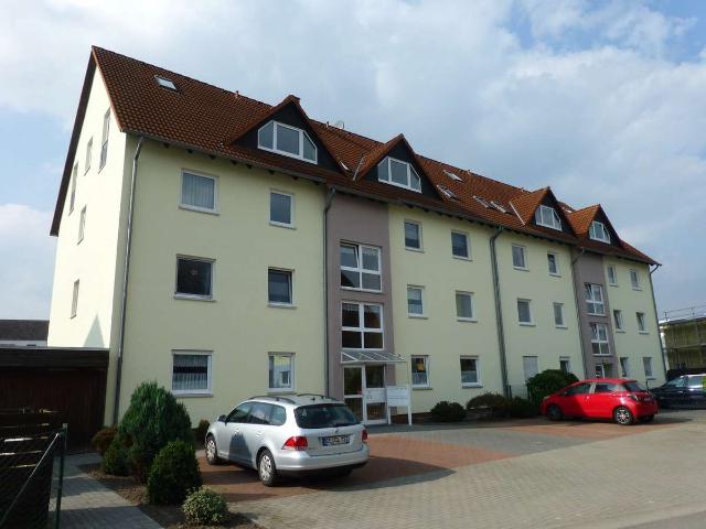 Schöne 3 Zi. Wohnung mit großem Balkon, Stellplatz, Küche in einem geflegten MFH