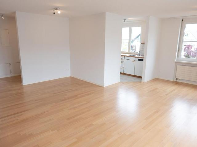 Schöne 3 Zi Wohnung an ruhiger und zentraler Lage