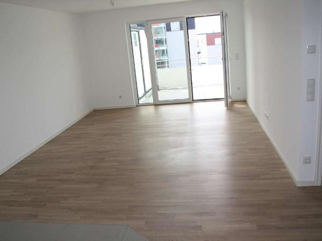 Schöne 3 Zi Wohnung in super Lage, Balkon, 1x TG Platz