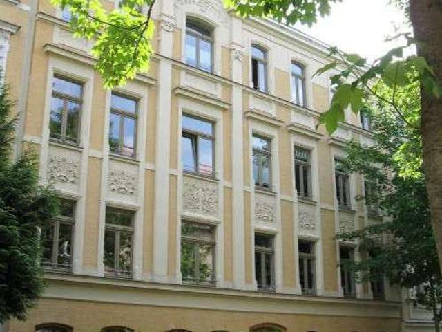Schöne 3 Zi DG WE mit Balkon, sep. Küche und Einbauküche, Laminat+Wannenbad in der südl. Innenstadt