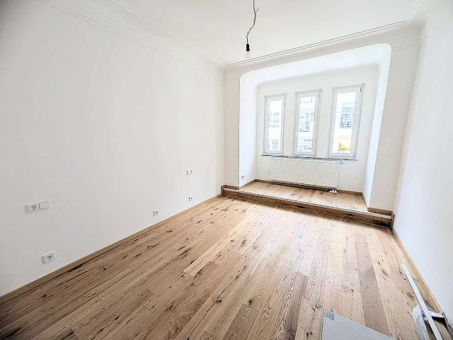 Schöne 3 Zi. Obergeschoss Wohnung ruhiger Lage von Bad Cannstatt. Erstbezug nach Modernisierung
