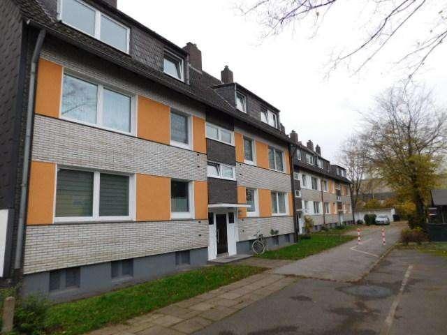 Schöne 3 Zimmerwohnung mit Vinylboden und Wannenbad im Dachgeschoss