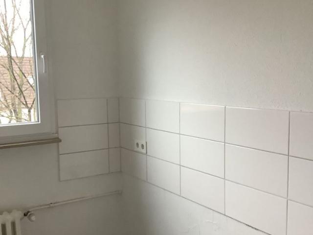 Schöne 3 Zimmerwohnung mit Vinylboden und Wannenbad im Dachgeschoss