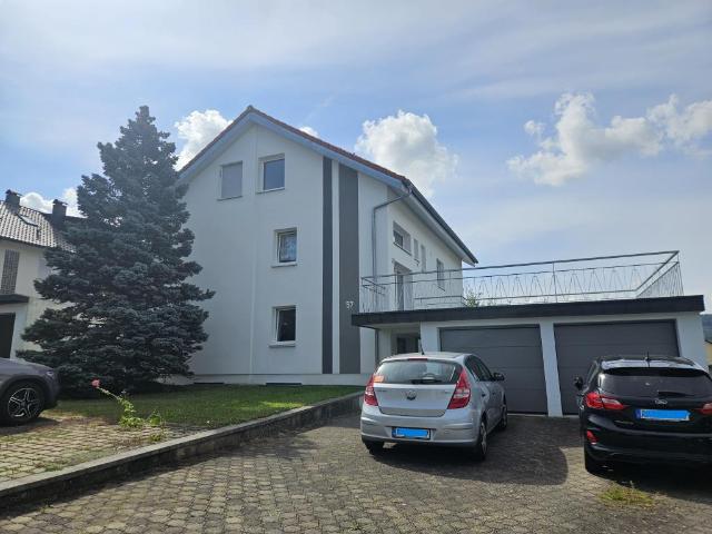 Schöne 3 Zimmerwohnung mit Einbauküche, Garage und Stellplatz