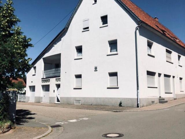 Schöne 3 Zimmerwohnung in zentraler Lage mit EBK