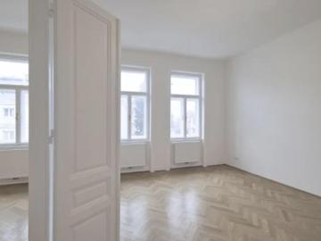 Schöne 3 Zimmer Altbau Wohnung mit Balkon