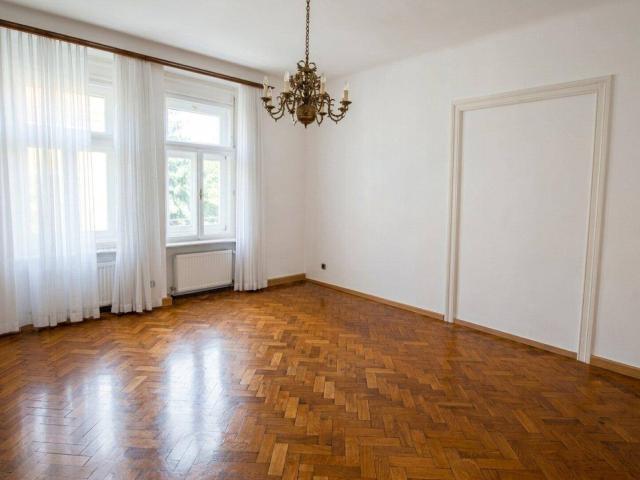 Schöne 3 Zimmer Altbauwohnung!