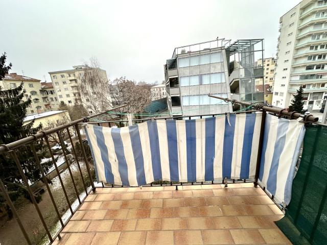 1. Monat mietfrei – Schöne 3 – Zimmer Altbauwohnung mit Balkon nahe des Jakominiplatzes und des Augartens in Grazer Bezirk Jakomini – Provisionsfrei!