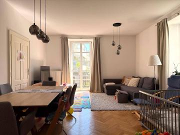 Schöne 3 Zimmer Altbauwohnung mit Balkon