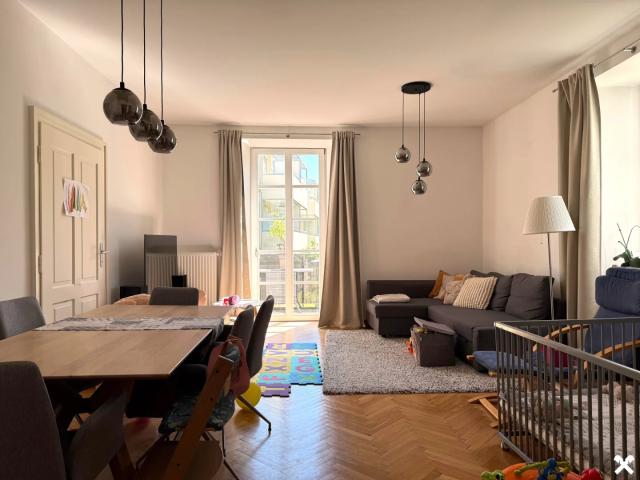 Schöne 3 Zimmer Altbauwohnung mit Balkon