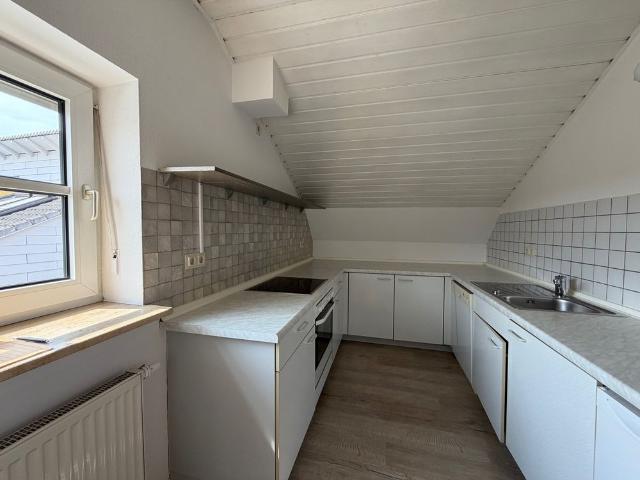 Schöne 3 Zimmer Dach Wohnung in beliebter Lage – Gartenmitbenutzung