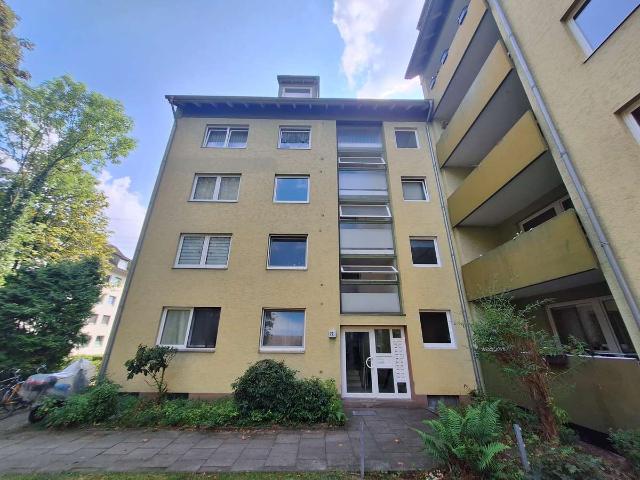 Schöne 3 Zimmer Dachgeschoss Wohnung + 1 Monat mietfrei Sommeraktion