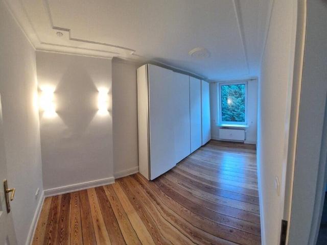 Schöne 3 Zimmer Dachgeschosswohnung in W.