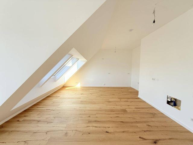Schöne 3 Zimmer Dachgeschosswohnung in absoluter Ruhelage