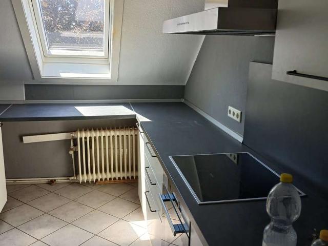 Schöne 3 Zimmer Dachgeschosswohnung in guter Wohnlage