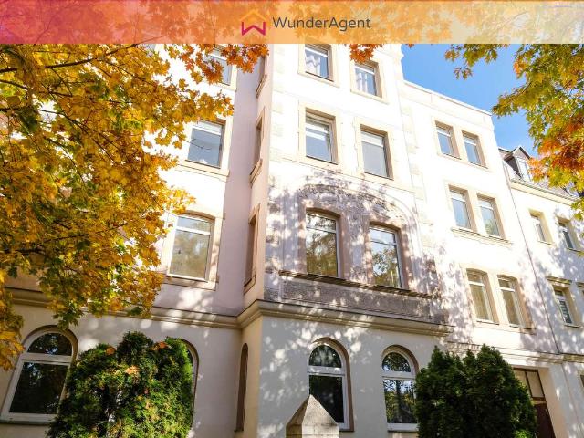 Schöne 3 Zimmer Dachgeschosswohnung in Halle Süd + Stellplatz & EBK
