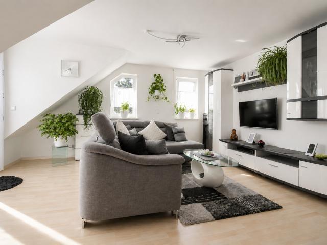 Schöne 3 Zimmer ET Wohnung vermietet mit Balkon, Garage & Hobbyraum von Privat