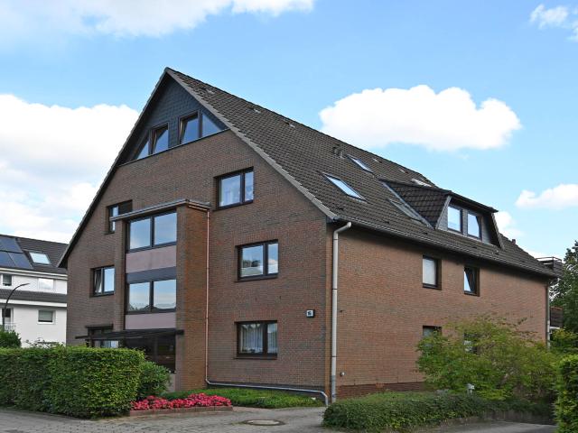 Schöne 3 Zimmer Maisonette Wohnung mit Balkon und Tiefgaragenstellplatz in HH Volksdorf