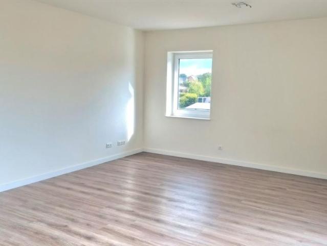 Schöne 3 Zimmer Wohnung im 2.OG