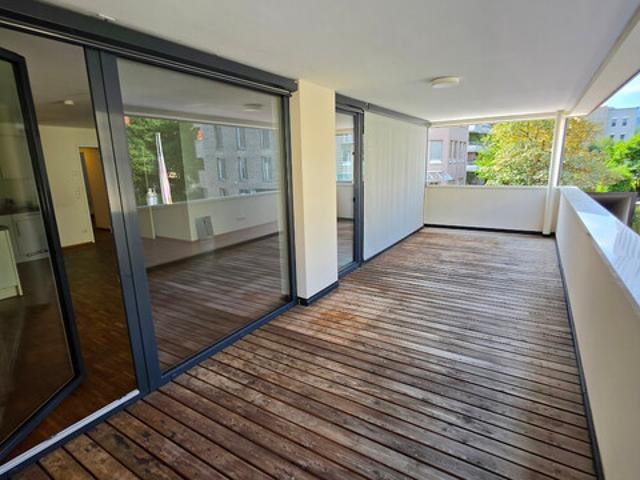 Schöne 3 Zimmer Wohnung im Zentrum, mit großem Balkon, inkl. TG Platz