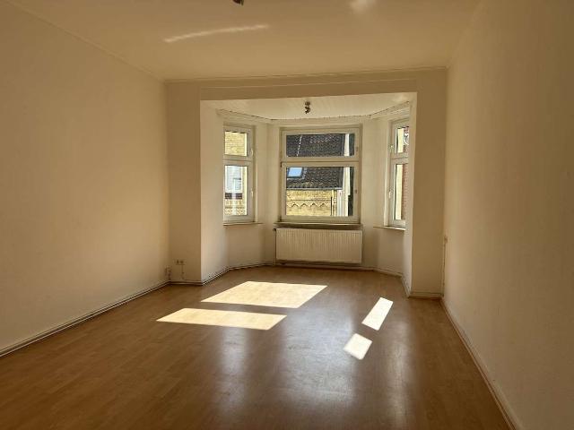 Schöne 3 Zimmer Wohnung im Jugendstil, direkt an der Sedanallee!