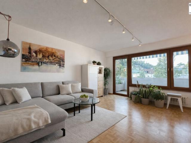 Schöne 3 Zimmer Wohnung in der Salzburger Innenstadt, Südausrichtung! Wohnzimmer u. Balkon mit fantastischem Ausblick! 3 Tiefgaragen Stellplätze inkludiert!