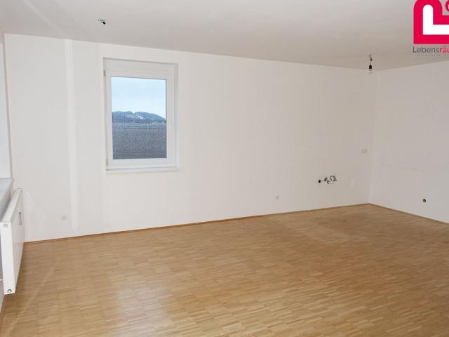 Schöne 3 Zimmer Wohnung in Kremsdorf mit Loggia und Tg Abstellplatz