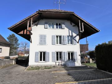Schöne 3 Zimmer Wohnung in Meyriez – im 1. Obergeschoss mit Laube
