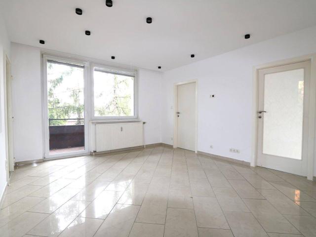 Schöne 3 Zimmer Wohnung mit ca. 9 m² großen Süd Loggia in perfekter Lage mit Nähe zu Zentrum und Bahnhof