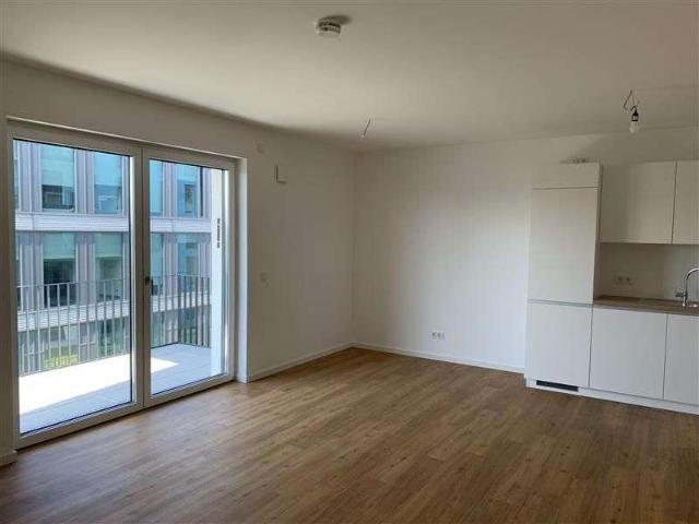 Schöne 3 Zimmer Wohnung mit Balkon, Einbauküche und Badewanne