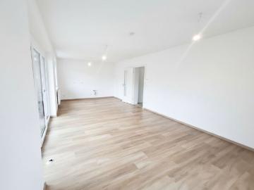 Schöne 3 Zimmer Wohnung mit Balkon in Randegg