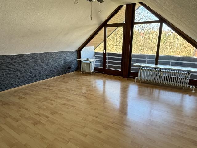 Schöne 3 Zimmer Wohnung mit Balkon und Einzelgarage