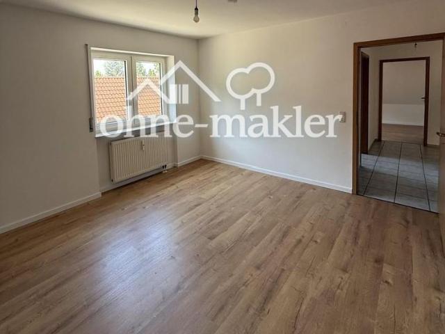 Schöne 3 Zimmer Wohnung mit Balkon und Stellplatz!