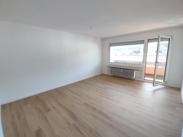 Schöne 3 Zimmer Wohnung mit Balkon zu vermieten